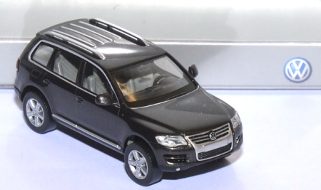 VW Touareg GP mit Plakettengrill galapagosanthrazitmetallic