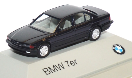 BMW 740i Limousine schwarzmetallic