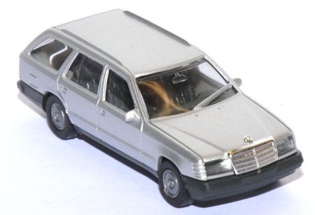 Mercedes-​​​​​​Benz 300 TE sil­ber