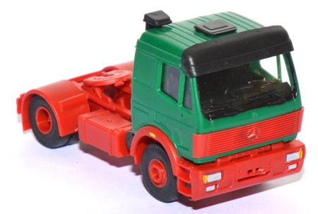 Mercedes-​Benz SK Solozugmaschine grün