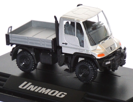 Mercedes-​Benz Unimog U 400 silbermetallic