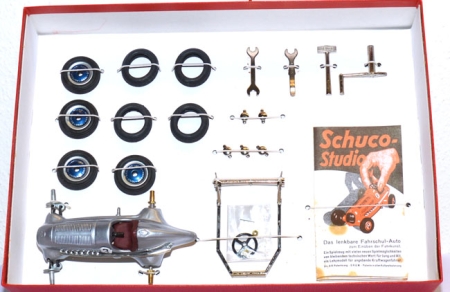 Schuco-Studio  - Für den kleinen Rennwagen-Monteur