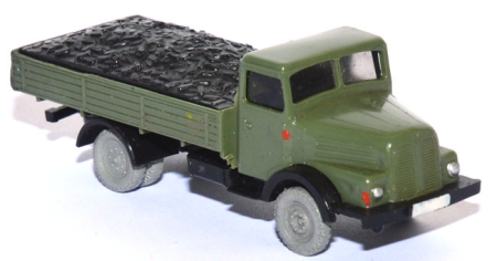 IFA S 4000/1 Pritschen-​​​​LKW mit Kohleladung grün