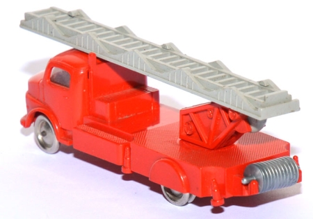 Mercedes-​Benz Feuerwehrauto mit Leiter / Firetruck with Ladder