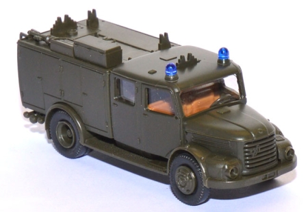 Steyr 586 TLF 2000 Feuerwehr Österreichisches Bundesheer grün