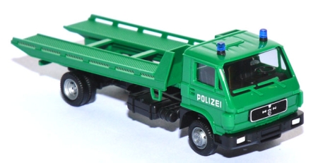 MAN G90 Plateau-Abschleppfahrzeug Polizei grün