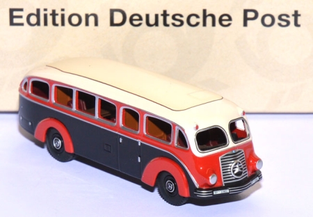 Mercedes-​Benz LO 3500 Bus schwarz