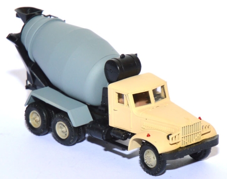 KrAZ-258 B1 SB-92 Betonmischer