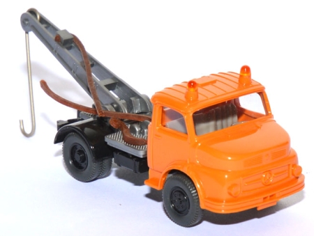 Mercedes-​​​​​Benz L 1413 Abschleppwagen gelborange