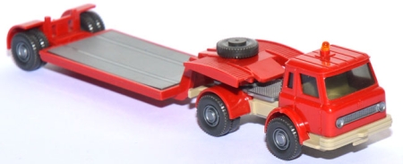 International Harvester Tiefladesattelzug rot