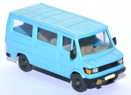 Mercedes-​​​​Benz 207 D Bus hellblau