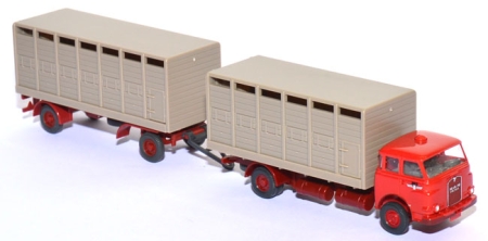 MAN 10.230 Pausbacke Viehtransport-Fernlastzug rot
