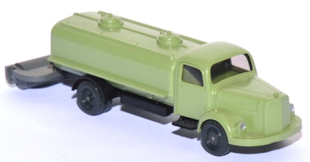 Mercedes-​Benz L 3500 Sprengwagen blassgrün