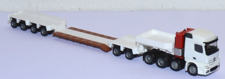 Mercedes-Benz Actros Gigaspace Tiefladesattelzug Goldhofer