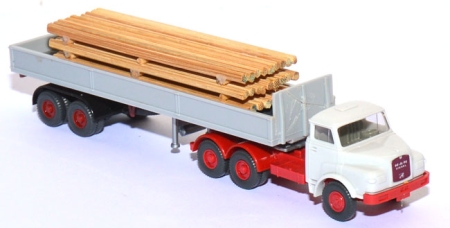 MAN 26.281 Pritschsattelzug mit Holzladung
