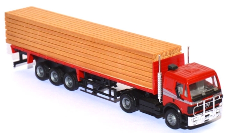 Mercedes-Benz SK 1748 Rungensattelzug mit Holzladung