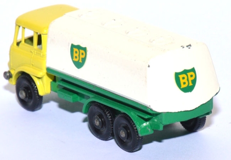 Preview: 25C Bedford Petrol Tanker BP