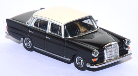 Mercedes-Benz 200 Heckflosse schwarz