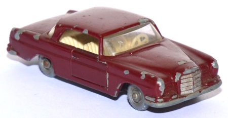 53B Mercedes-​Benz 220 SE rotbraun