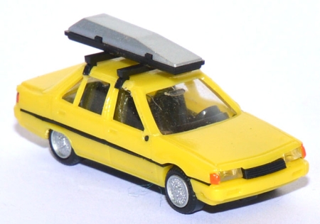 Mitsubishi Galant mit Dachbox gelb