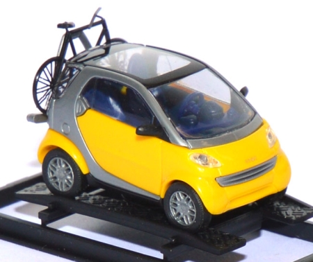 Smart City Coupé mit Fahrradträger und Fahrrad gelb 48907