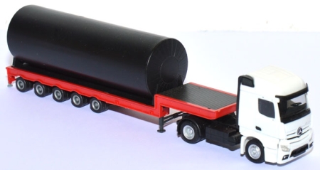 Mercedes-Benz Actros Tieflader-Sattelzug mit Röhre