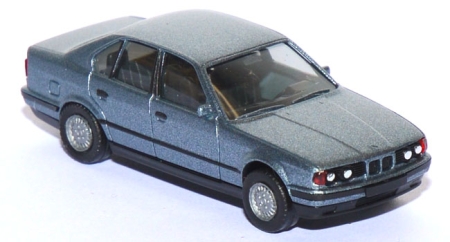 BMW 535i (E34) blau­me­tal­lic