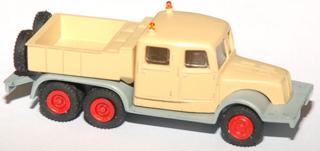 Tatra T 141 Schwerlastzugmaschine 6x6 beige