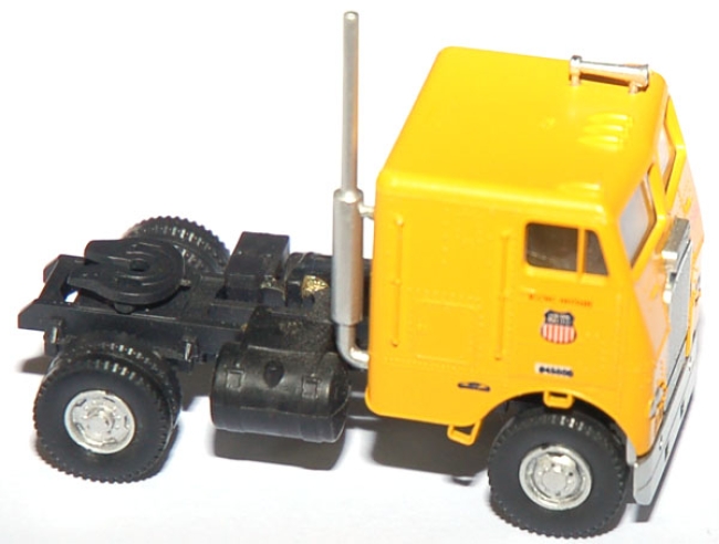 White Freightliner Highway Tractor Union Pacific ocker