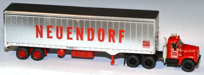 Mack B Truck Tractor with 40` Trailer Neuendorf rot