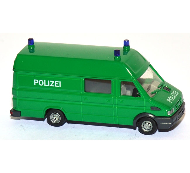 Iveco Daily Hochdach Polizei grün