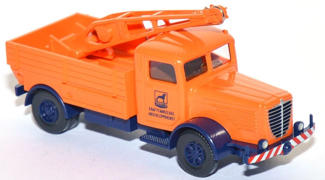 Büssing 8000 Abschleppwagen hellrotorange