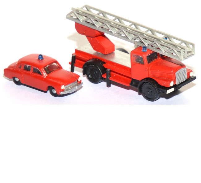 IFA S 4000/1 Drehleiter DL 25 und Wartburg 311 Feuerwehr