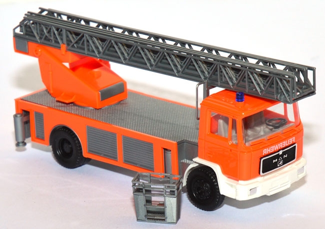 MAN M90 DLK 23-12 Drehleiter Feuerwehr tagesleuchtrot