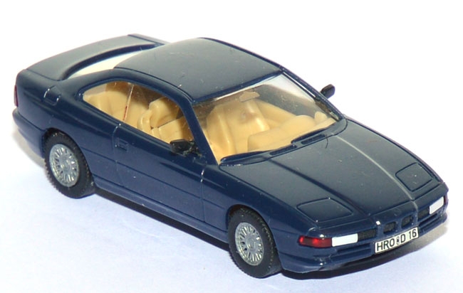 BMW 850i blau