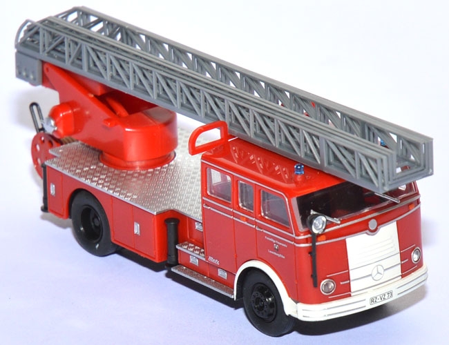 Mercedes-Benz LP329 Pullmann DL 30 Feuerwehr Lauenburg rot