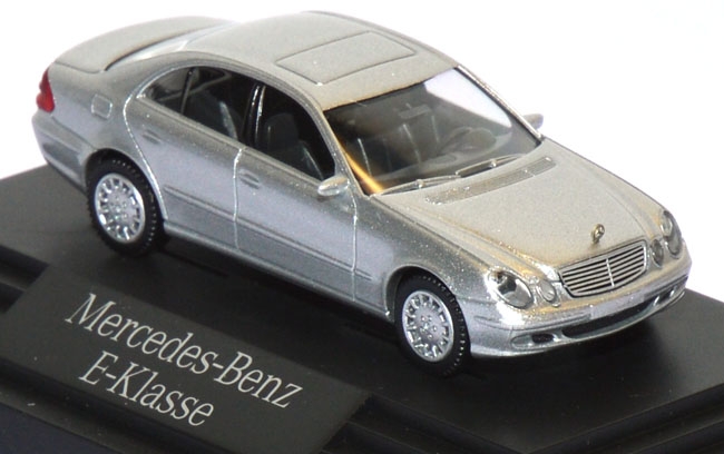 Mercedes-Benz E 320 silbermetallic