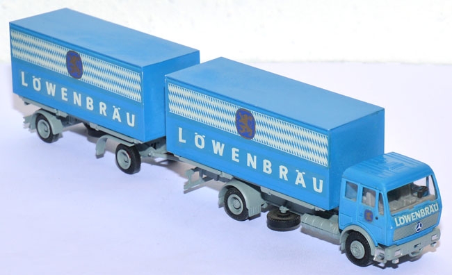 Mercedes-Benz NG Wechselkofferlastzug Löwenbräu blau