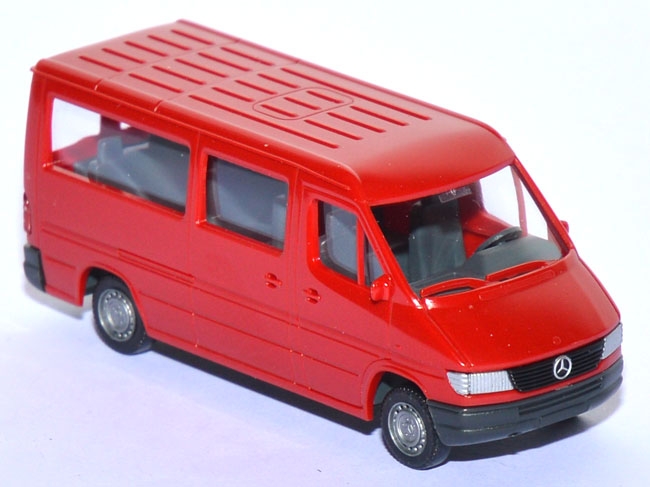 Mercedes-​​Benz Sprinter Bus karminrot