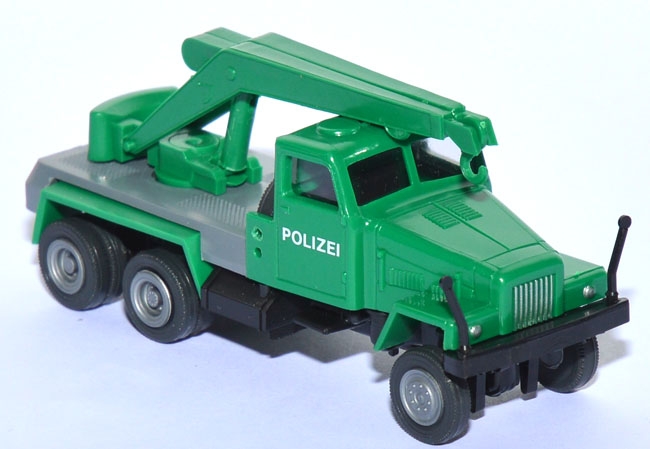 IFA G5 Kranwagen Polizei grün