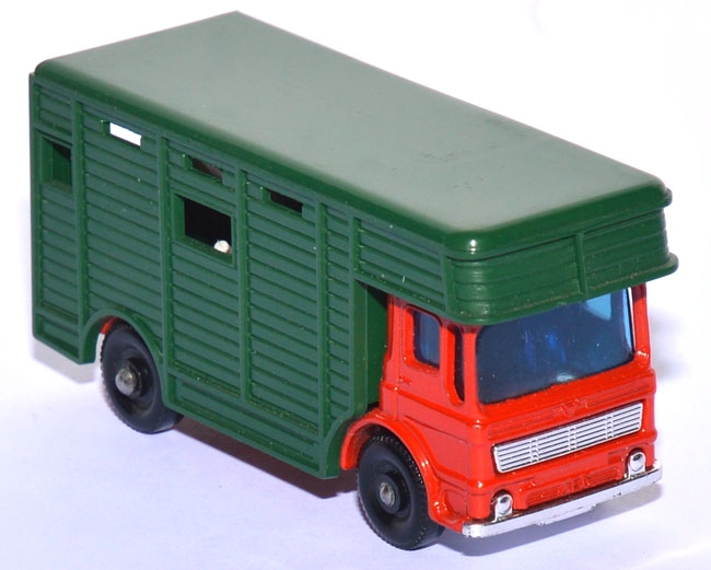 17E AEC Horse Box mit 2 Pferden