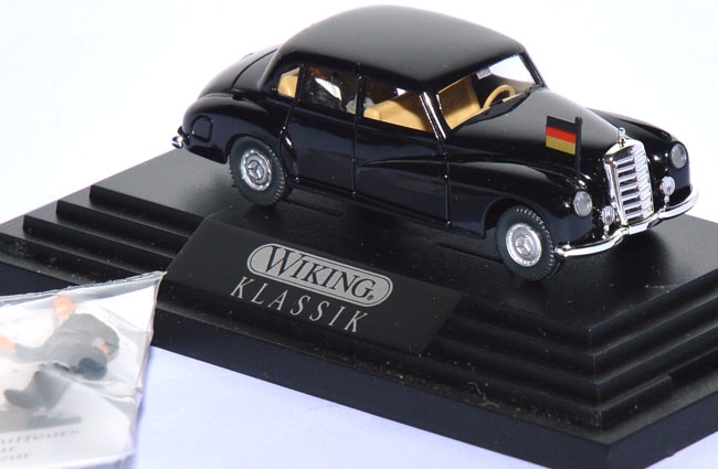 Mercedes-​Benz 300 Hotel Petersberg schwarz