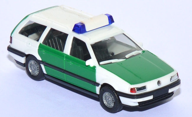 VW Passat 3 Variant Polizei grün