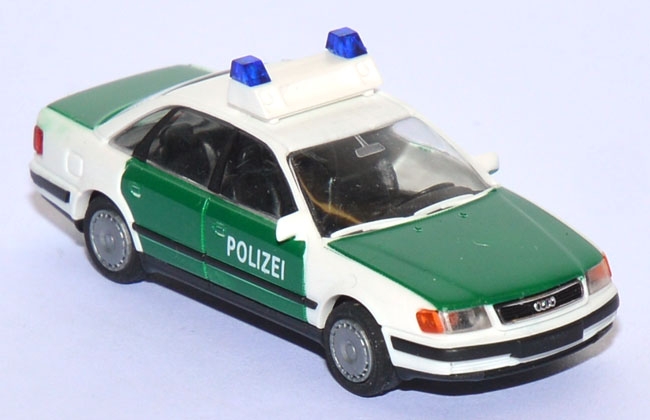 Audi 100 Polizei grün