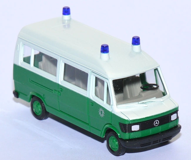 Mercedes-Benz 207 D Bus BGS Bundespolizei grün