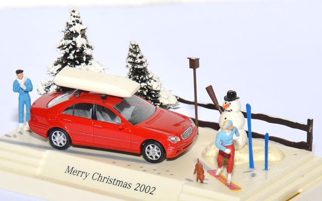 Mercedes-Benz C-Klasse (S203) - Merry Christmas 2002 Minidiorama magmarot