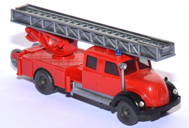 Magirus Sirius Drehleiter Feuerwehr rot