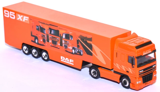 DAF 95 XF Super Space Cup Koffersattelzug orange