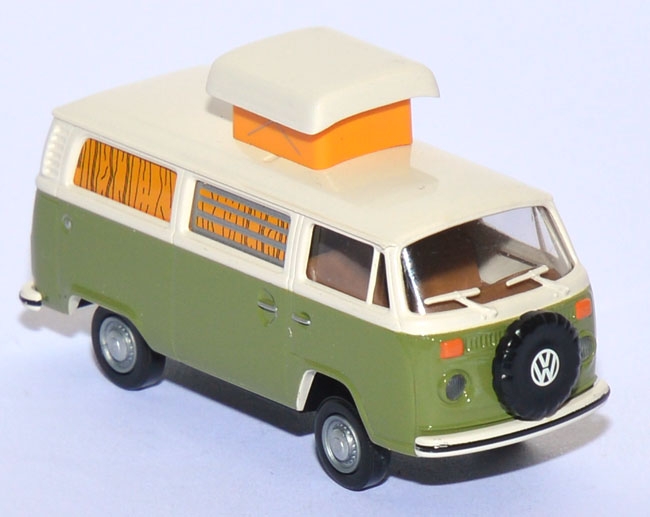 VW T2 Bus Camper / Camping  mit Hubdach ausgestellt grün