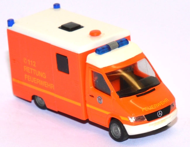 Mercedes-​Benz Sprinter Strobel RTW Feuerwehr Hamburg leuchtrot